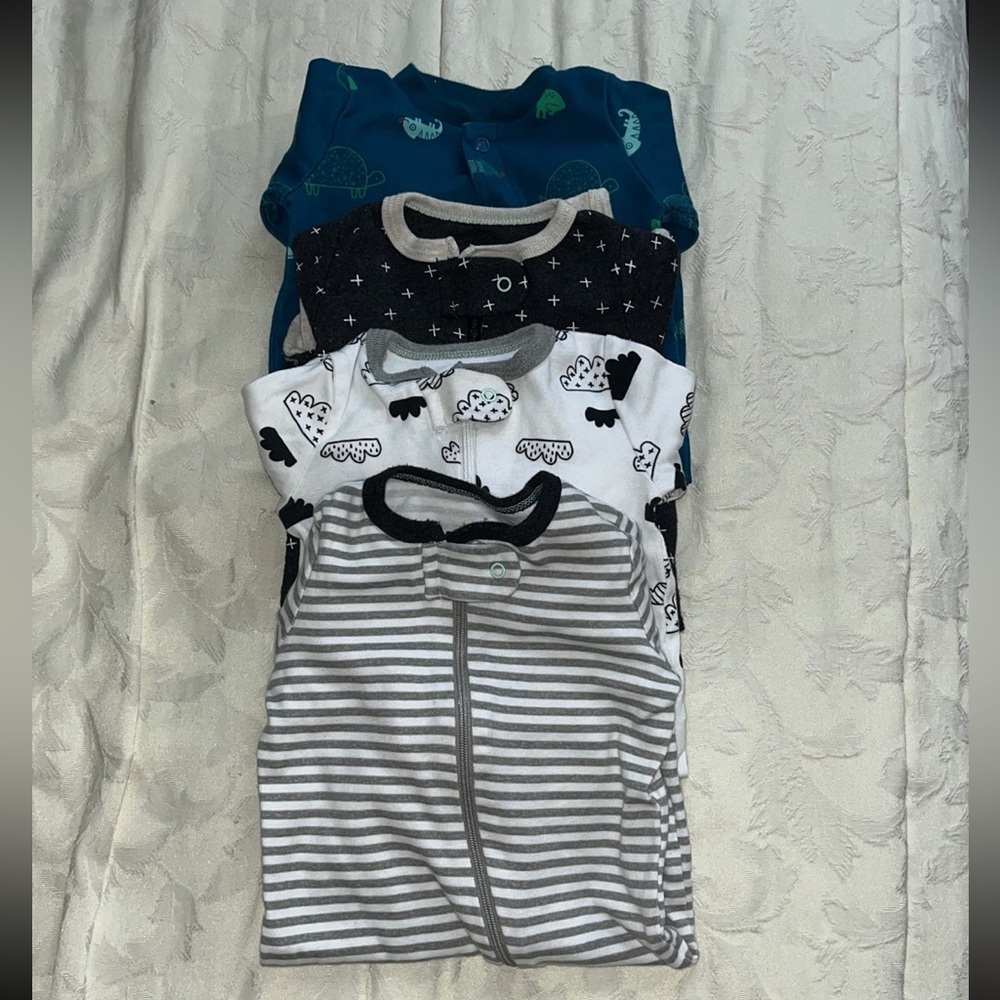 Pack of 4 onesies